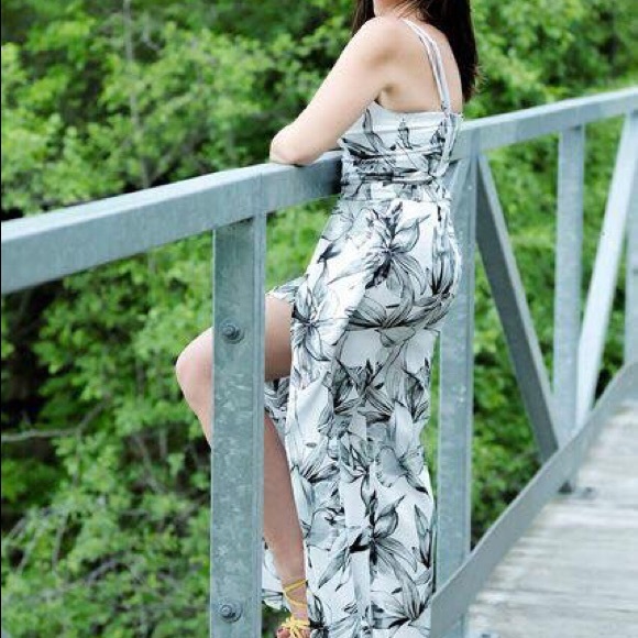 One-piece - Picture 3 of 4